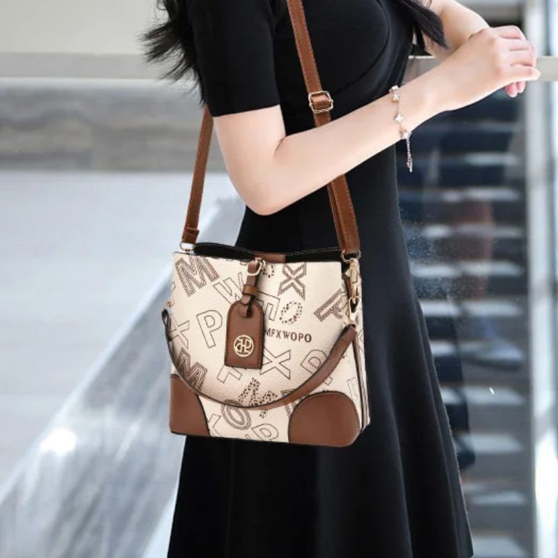 bolsa transversal feminina,
Bolsa Tote,
bolsa grande feminina,
bolsa feminina grande,
bolsa feminina,
bolsa de couro feminina,
bolsa couro feminina,
bolsa couro