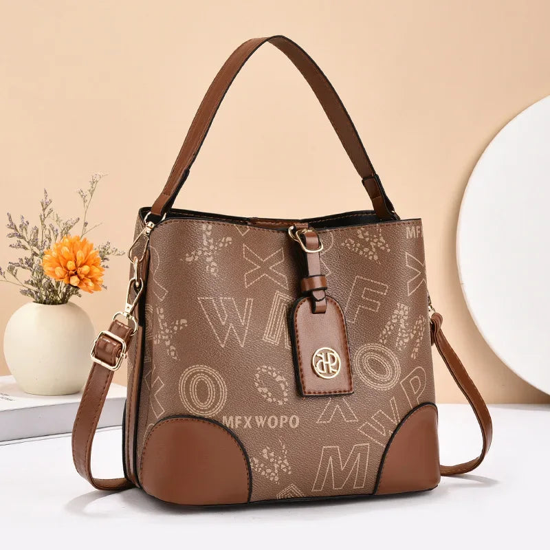 bolsa transversal feminina,
Bolsa Tote,
bolsa grande feminina,
bolsa feminina grande,
bolsa feminina,
bolsa de couro feminina,
bolsa couro feminina,
bolsa couro