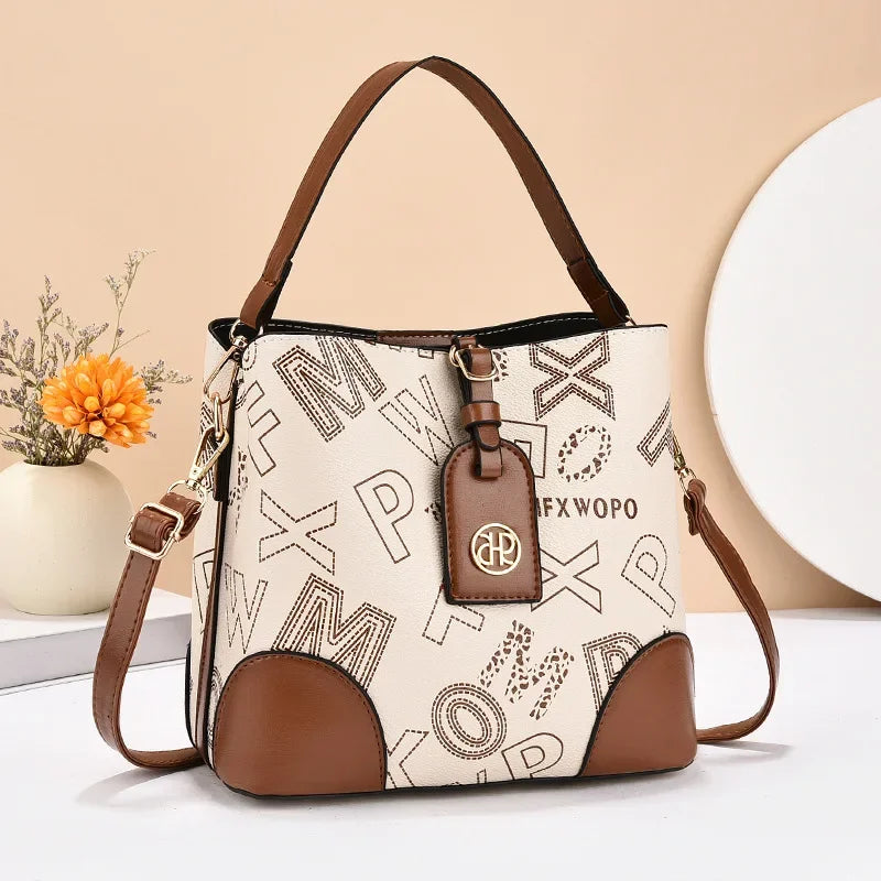 bolsa transversal feminina,
Bolsa Tote,
bolsa grande feminina,
bolsa feminina grande,
bolsa feminina,
bolsa de couro feminina,
bolsa couro feminina,
bolsa couro